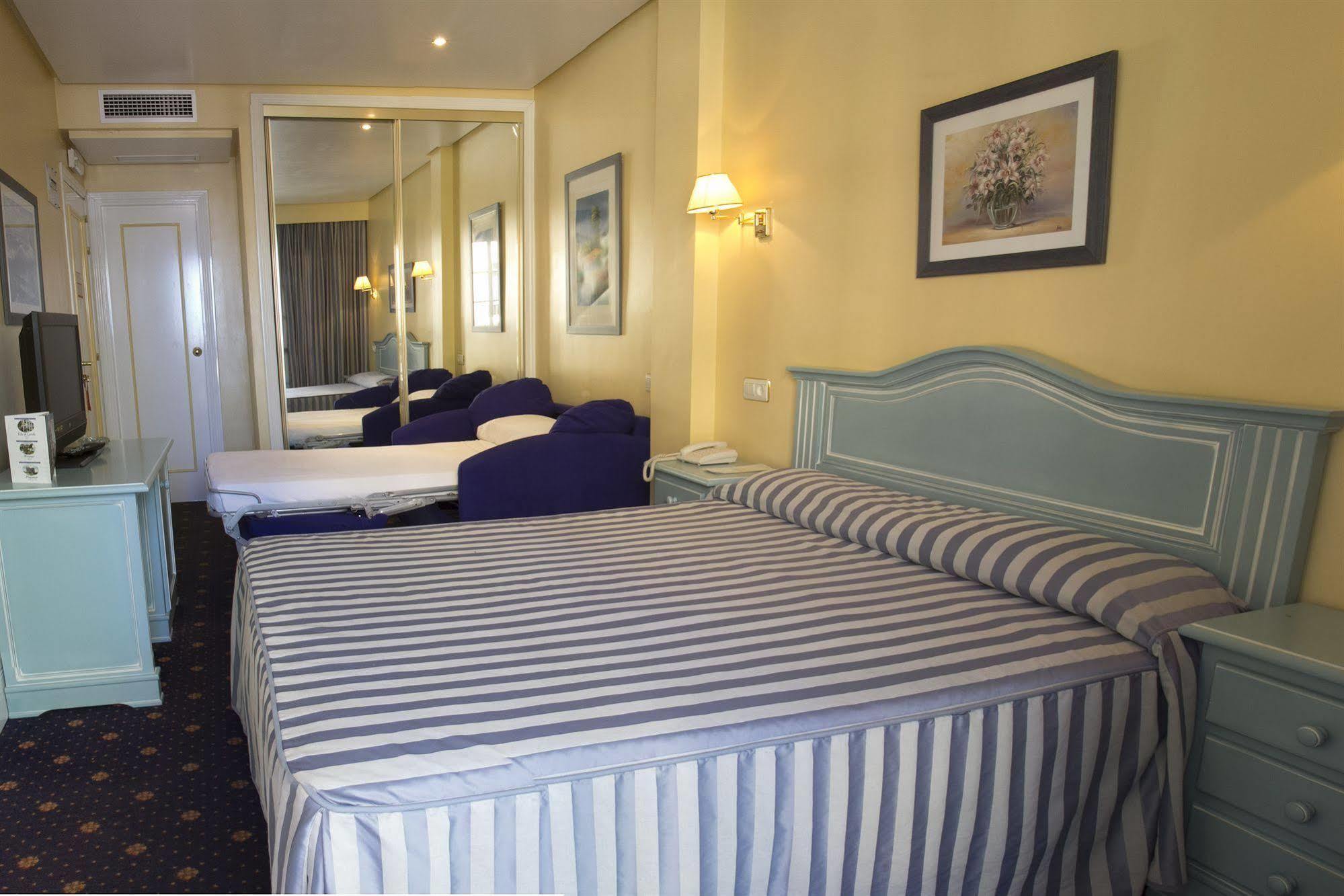 Hotel Villa De Laredo Fuengirola Ngoại thất bức ảnh