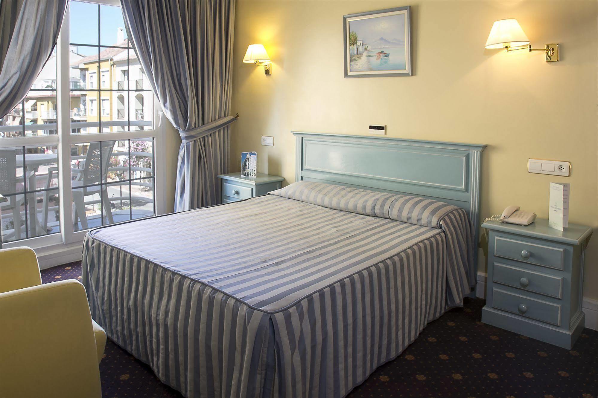 Hotel Villa De Laredo Fuengirola Ngoại thất bức ảnh